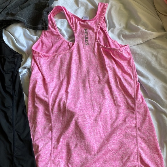 Set of 3 exercise tank tops - Picture 2 of 2